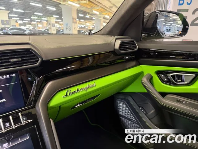 Lamborghini Urus — Фото автомобиля 16