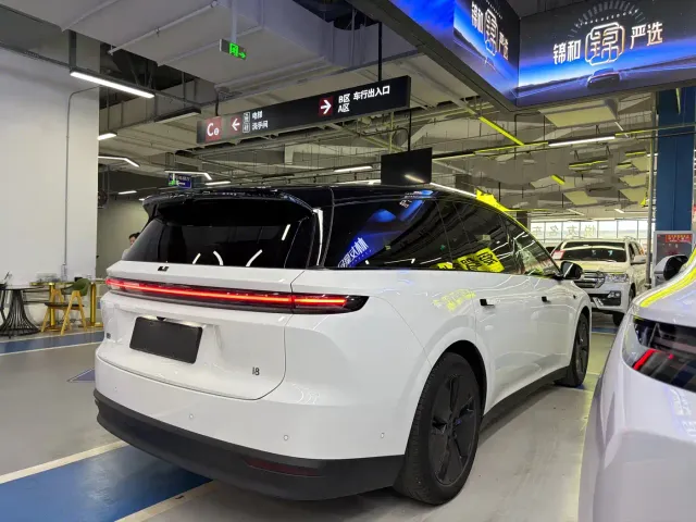 Li Auto i8 — Фото автомобиля 6