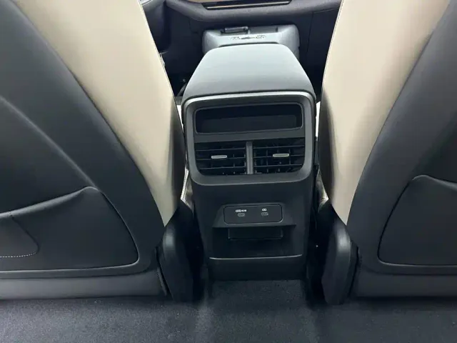 Volvo XC70 Plug-in Hybrid — Фото автомобиля 7