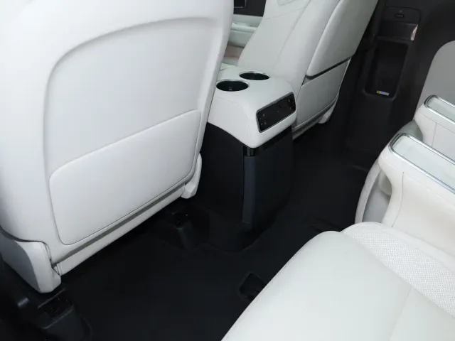 Li Auto MEGA — Фото автомобиля 20