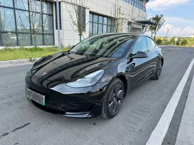 Фотография автомобиля — Tesla Model 3