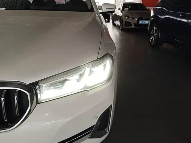 BMW 5 Series — Фото автомобиля 23