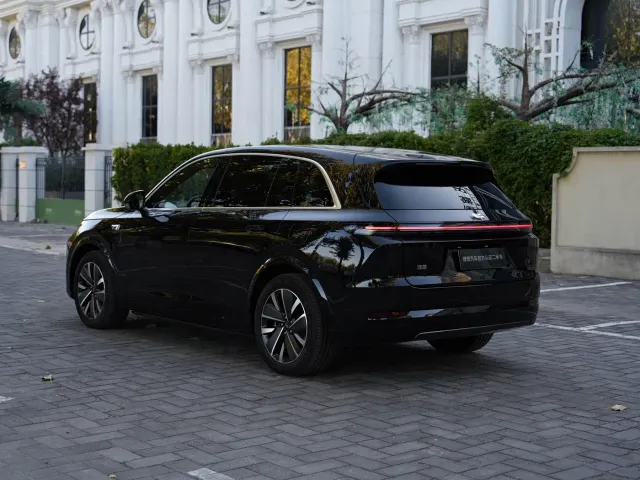 Li Auto L7 — Фото автомобиля 7