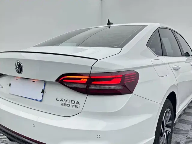 Volkswagen Lavida — Фото автомобиля 9