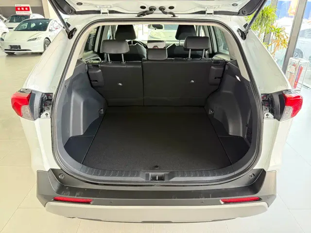 Toyota RAV4 — Фото автомобиля 15