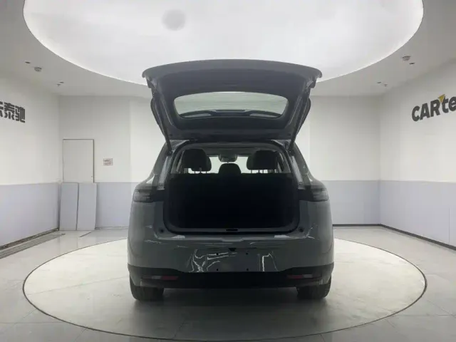 Leapmotor B10 — Фото автомобиля 30