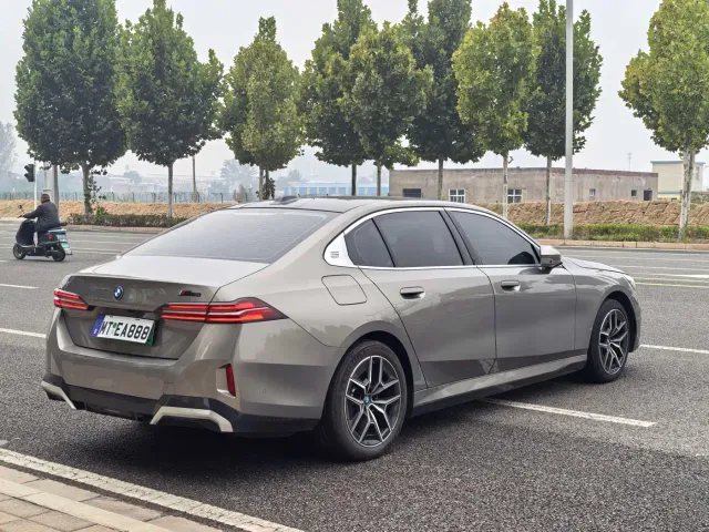 BMW i5 — Фото автомобиля 8