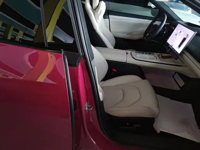 Xiaomi SU7 — Фото автомобиля 24