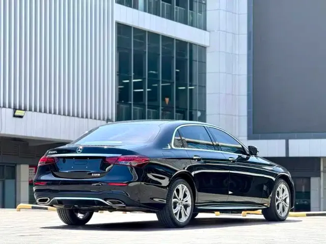 Mercedes-Benz E-Class — Фото автомобиля 14