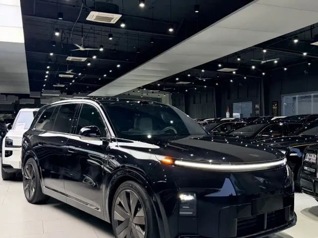 Li Auto L9 — Фото автомобиля 2