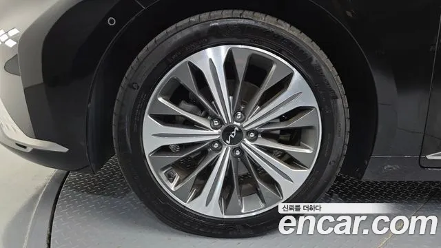 Kia K8 Hybrid — Фото автомобиля 5