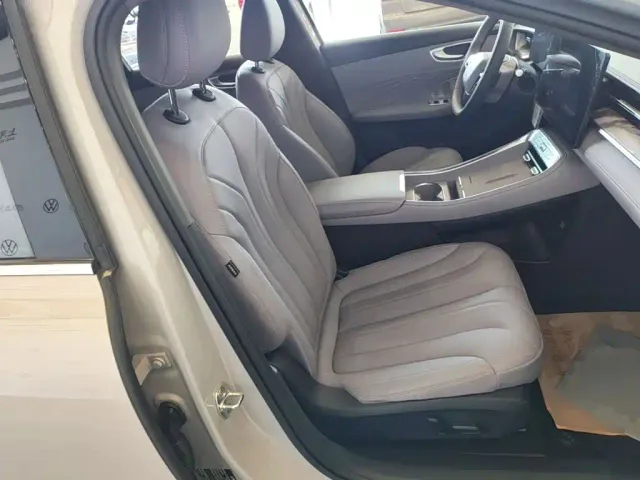 Roewe M7 DMH — Фото автомобиля 24
