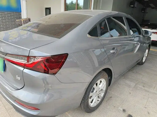 Roewe i5 — Фото автомобиля 6