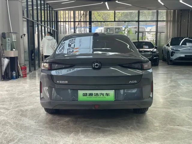 Changan Qiyuan A05 — Фото автомобиля 6