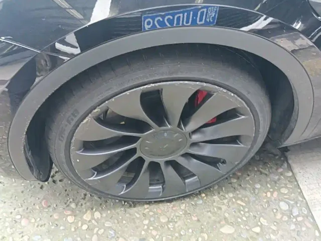Tesla Model Y — Фото автомобиля 22