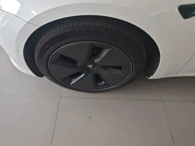 Tesla Model 3 — Фото автомобиля 22