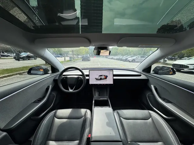 Tesla Model 3 — Фото автомобиля 4