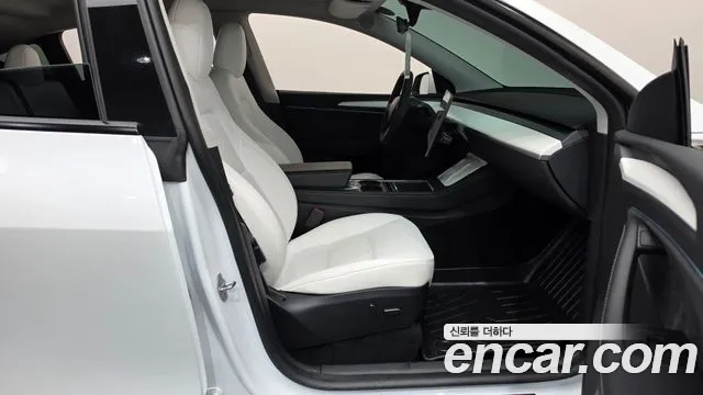 Tesla Model Y — Фото автомобиля 16