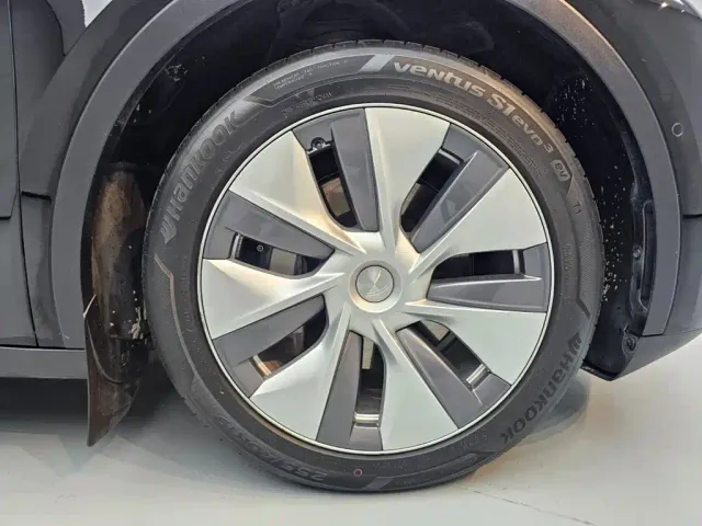 Tesla Model Y — Фото автомобиля 29