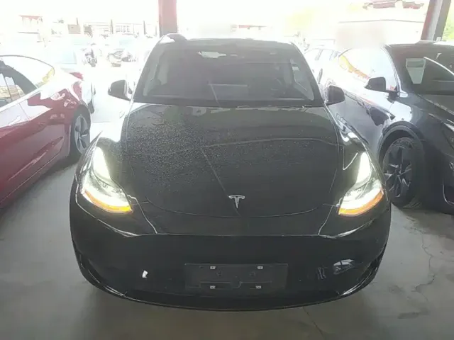 Tesla Model Y — Фото автомобиля 2
