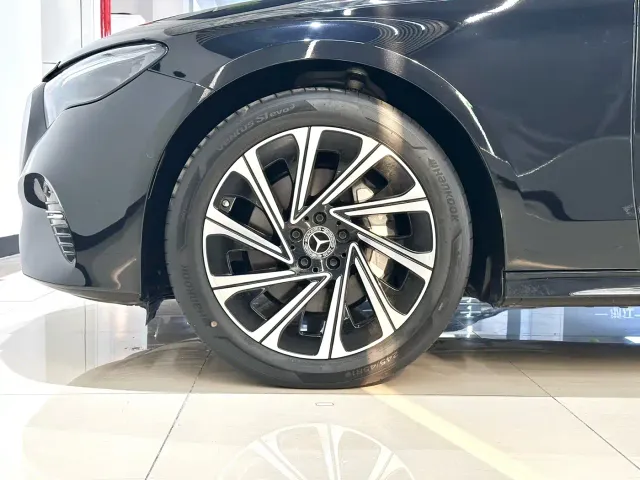 Mercedes-Benz E-Class — Фото автомобиля 17