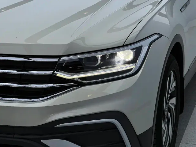 Volkswagen Tiguan L — Фото автомобиля 12