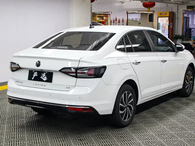 Volkswagen Lavida — Фото автомобиля 21