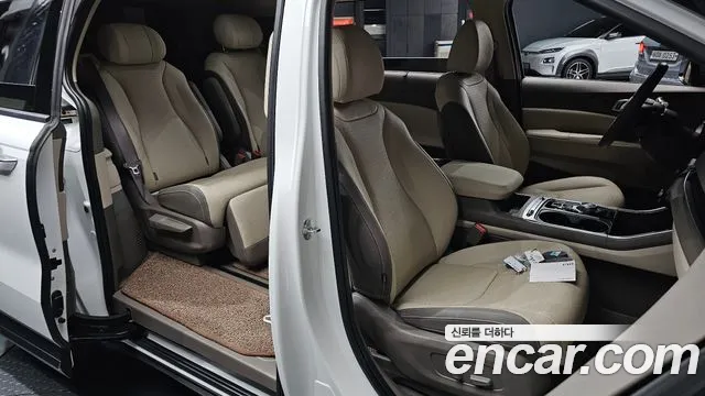 Kia Carnival Generation 4 — Фото автомобиля 11