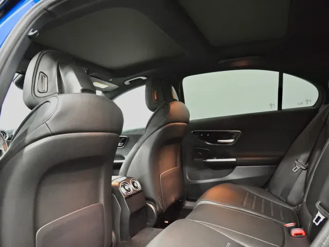 Mercedes-Benz C-Class — Фото автомобиля 12