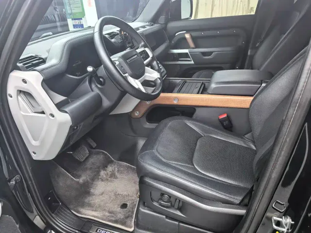 Land Rover Defender — Фото автомобиля 4