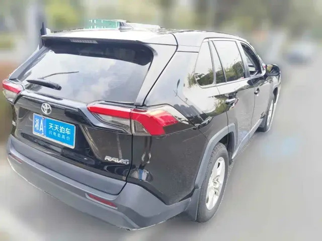 Toyota RAV4 — Фото автомобиля 2