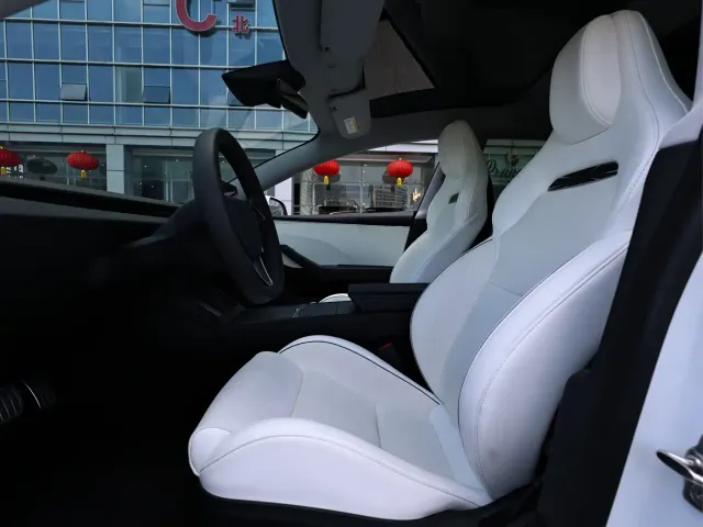 Tesla Model 3 — Фото автомобиля 18