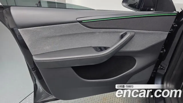 Tesla Model Y — Фото автомобиля 13