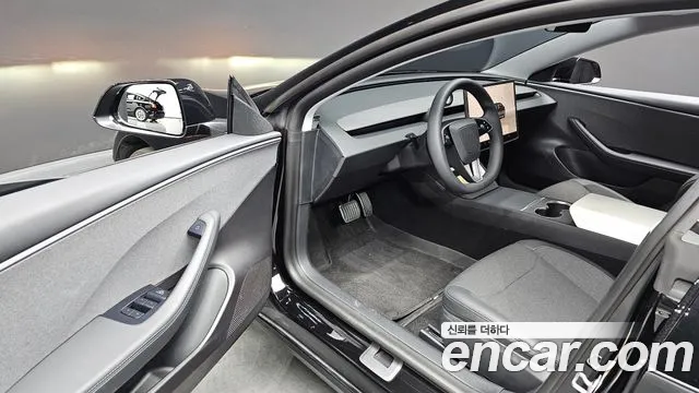 Tesla Model 3 — Фото автомобиля 11