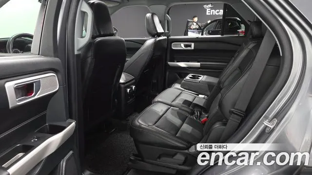 Ford Explorer — Фото автомобиля 11