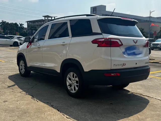 Wuling Hongguang S3 — Фото автомобиля 4