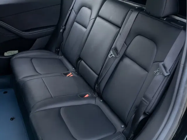 Tesla Model Y — Фото автомобиля 16