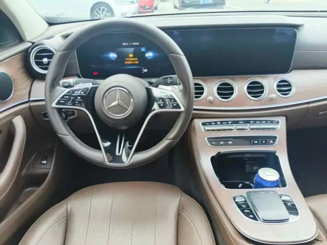 Mercedes-Benz E-Class — Фото автомобиля 12