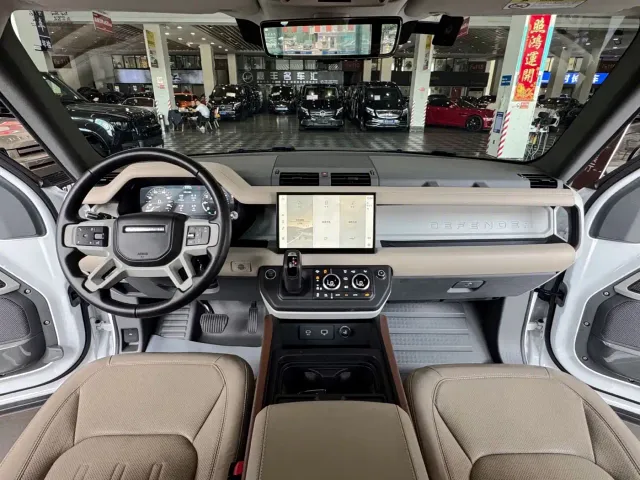 Land Rover Defender — Фото автомобиля 17