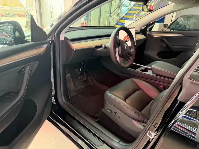 Tesla Model Y — Фото автомобиля 4
