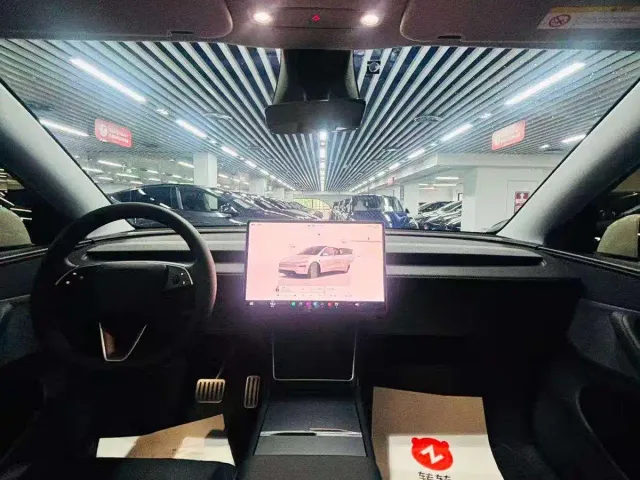 Tesla Model Y — Фото автомобиля 5