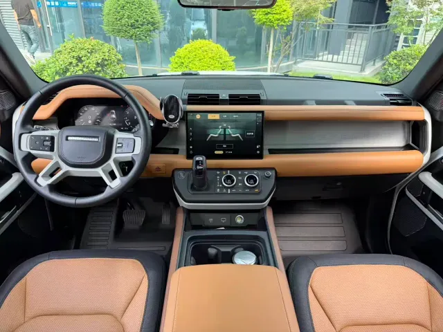 Land Rover Defender — Фото автомобиля 11