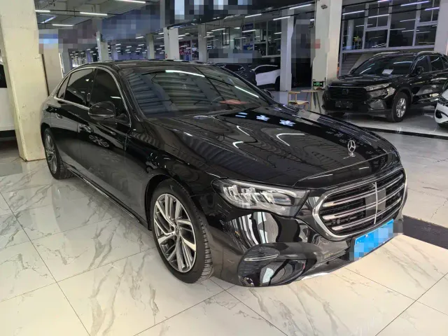 Mercedes-Benz E-Class — Фото автомобиля 3
