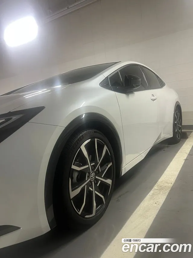 Фотография автомобиля — Toyota Prius Generation 5