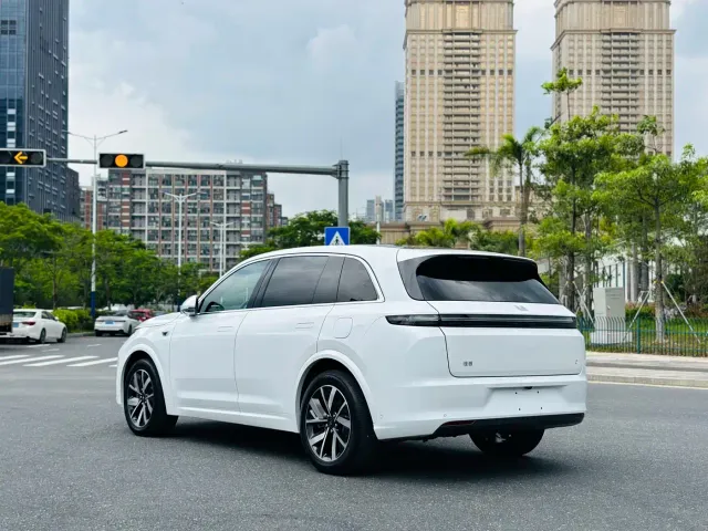 Li Auto L7 — Фото автомобиля 7