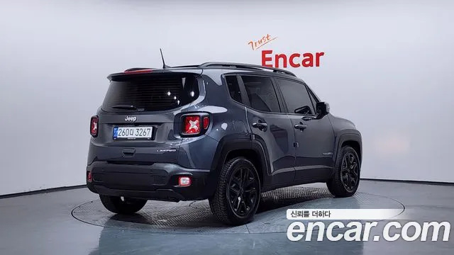 Jeep Renegade — Фото автомобиля 2