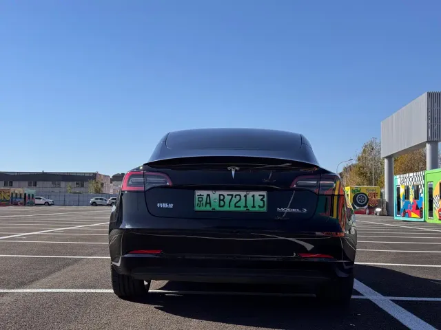 Tesla Model 3 — Фото автомобиля 19
