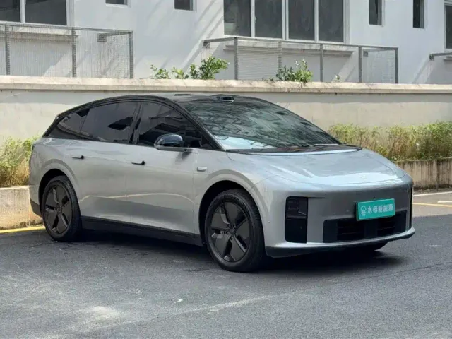Li Auto i6 — Фото автомобиля 11