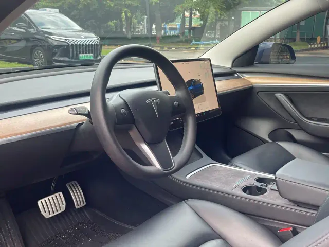 Tesla Model 3 — Фото автомобиля 19