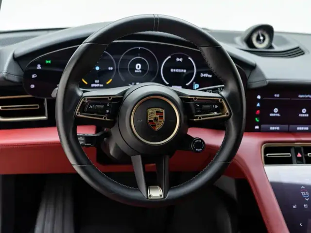 Porsche Taycan — Фото автомобиля 14